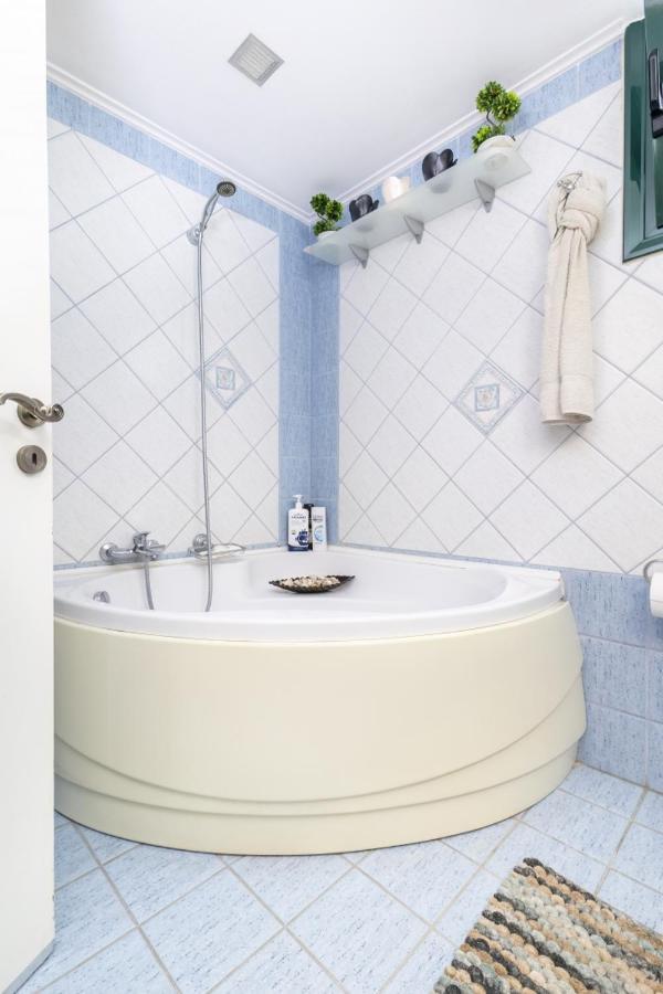Vasilis Luxury Apartment Ioannina Buitenkant foto